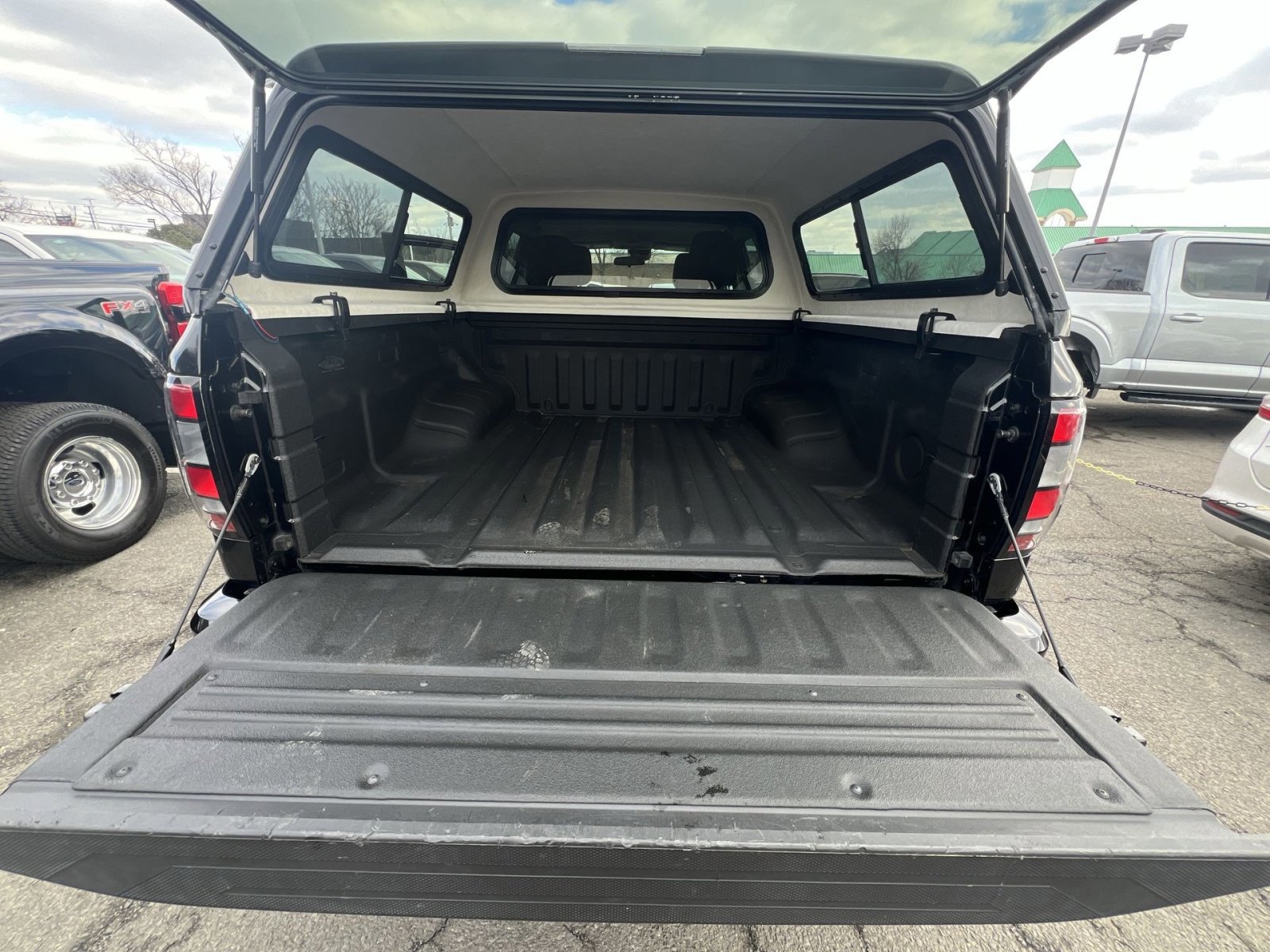 Used 2022 Nissan Frontier SV image 24