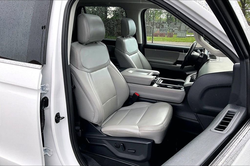 Certified 2025 Ford Expedition Active AWD/4WD image 7