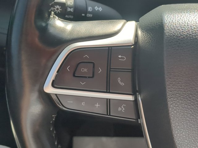 Used 2023 Toyota Highlander Limited FWD image 18