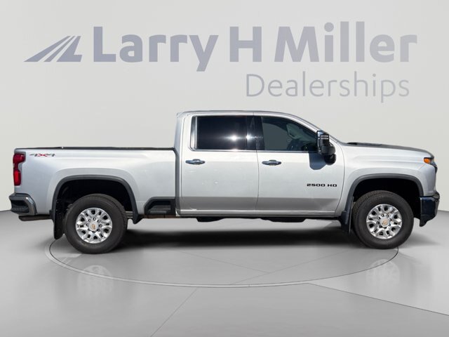 Used 2022 Chevrolet Silverado 2500 LTZ w/ LTZ Plus Package AWD/4WD image 5