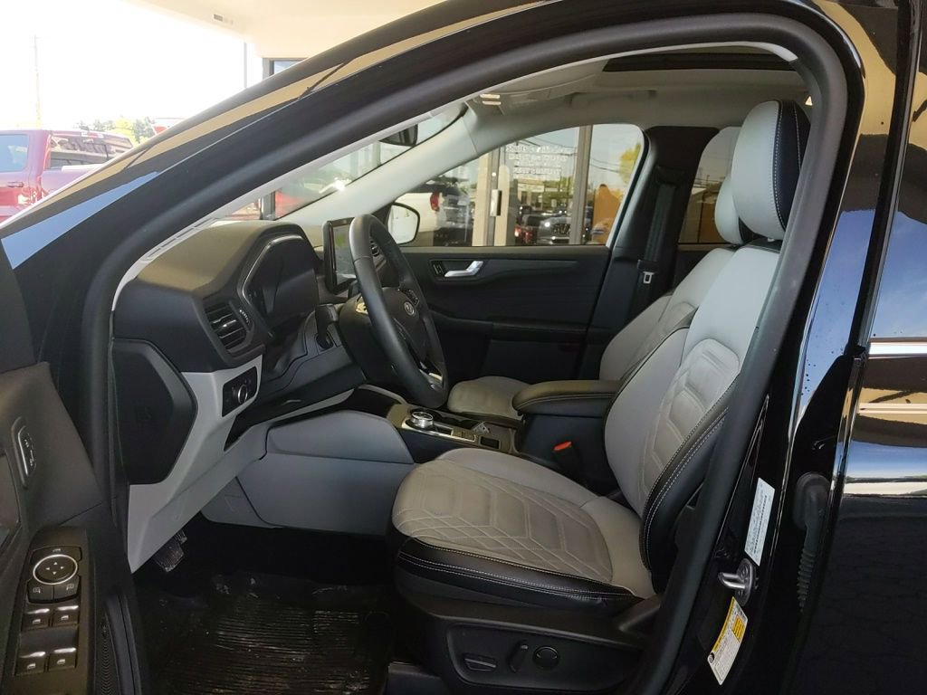 Certified 2023 Ford Escape Platinum w/ Premium Technology Package AWD/4WD image 14