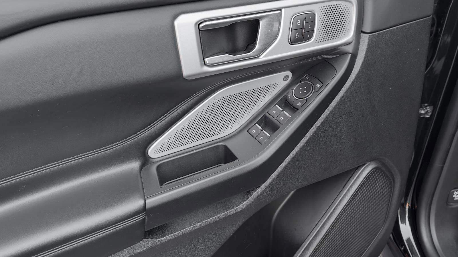 Certified 2020 Ford Explorer Platinum w/ Premium Technology Package image 16