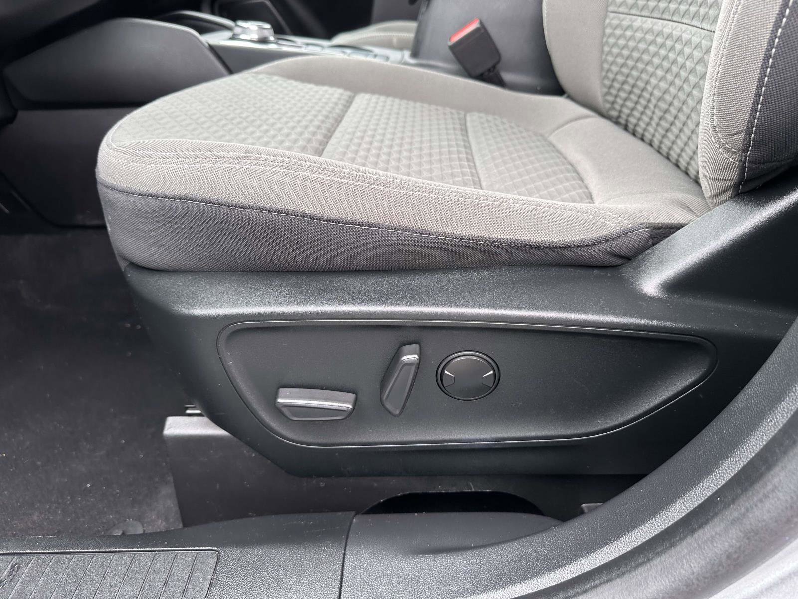 Certified 2022 Ford Escape SE w/ SE Sport Appearance Package image 11