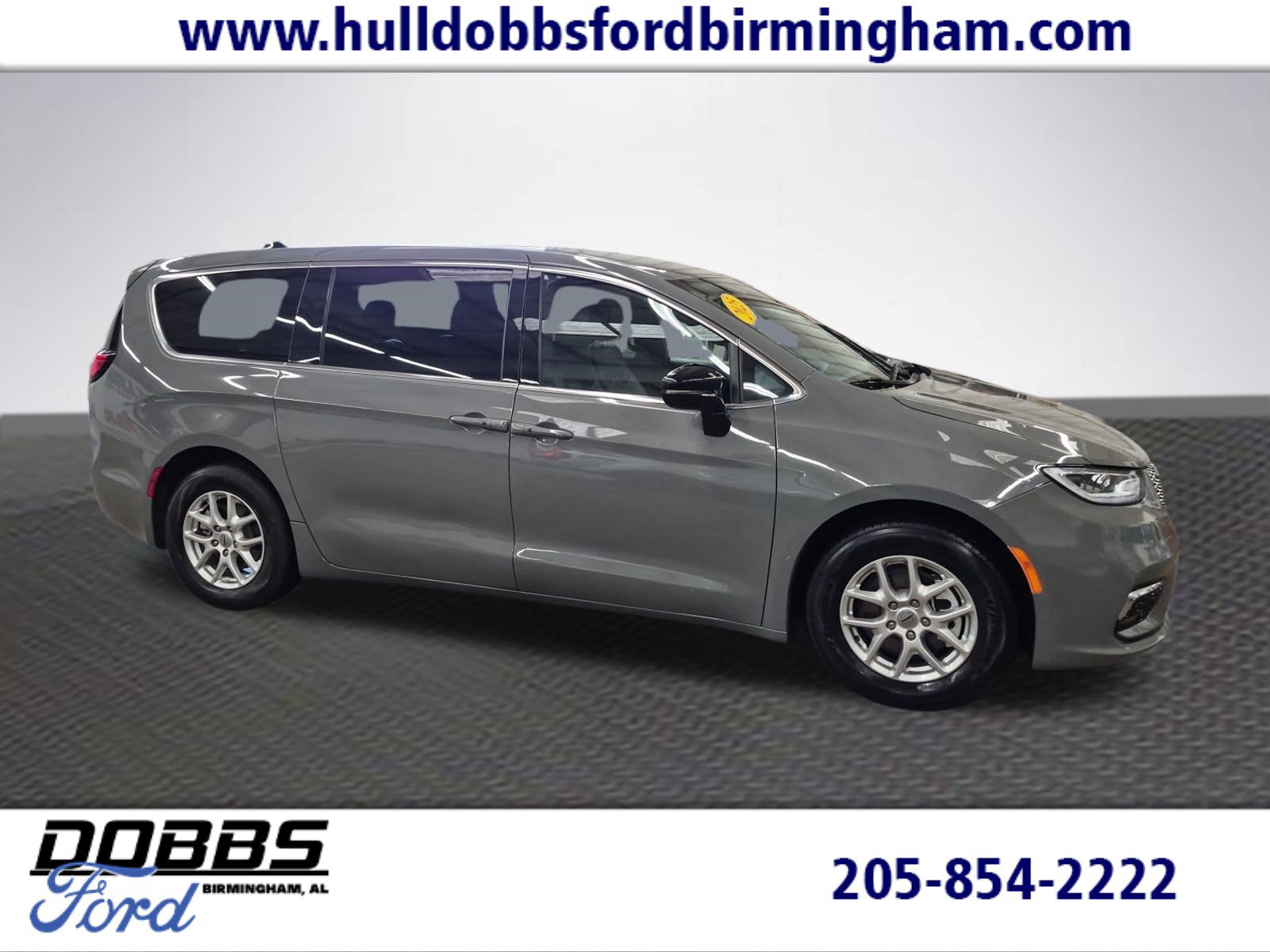 Used 2025 Chrysler Pacifica Select