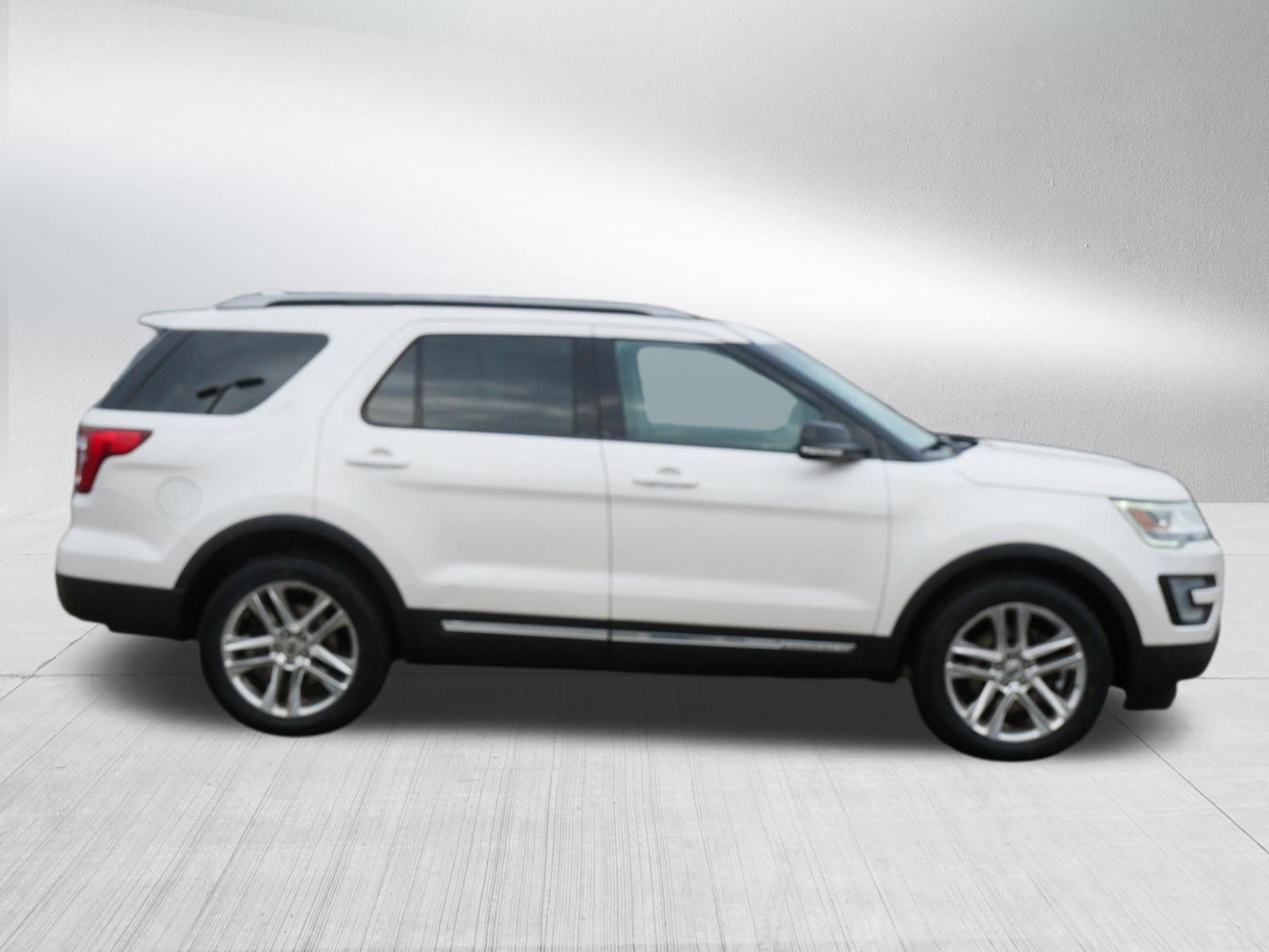 Certified 2017 Ford Explorer XLT w/ Equipment Group 202A image 6