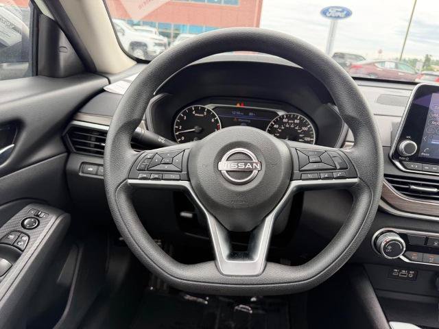 Used 2024 Nissan Altima 2.5 SV FWD image 11
