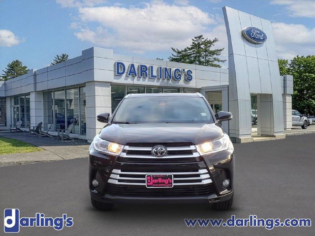 Used 2019 Toyota Highlander XLE w/ Carpet Mat Package (TMS) AWD/4WD image 2