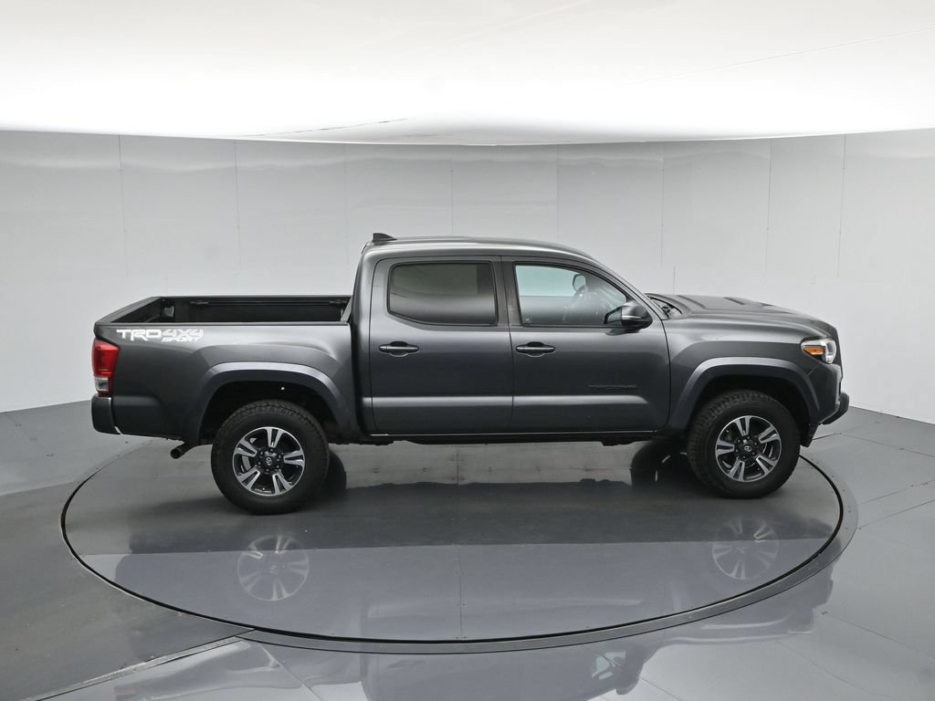 Used 2019 Toyota Tacoma TRD Sport AWD/4WD image 40