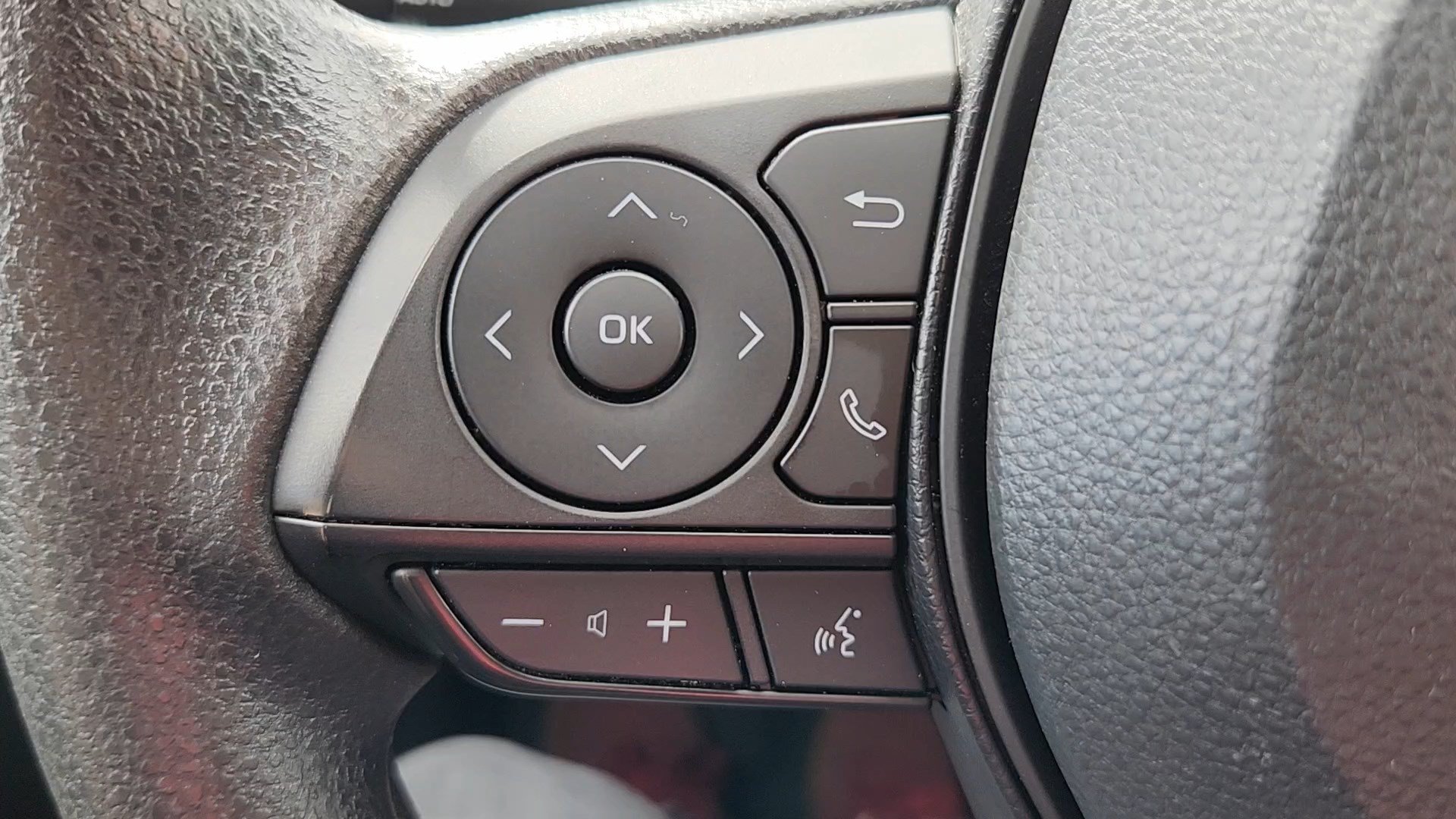 Used 2024 Toyota RAV4 XLE AWD/4WD image 12