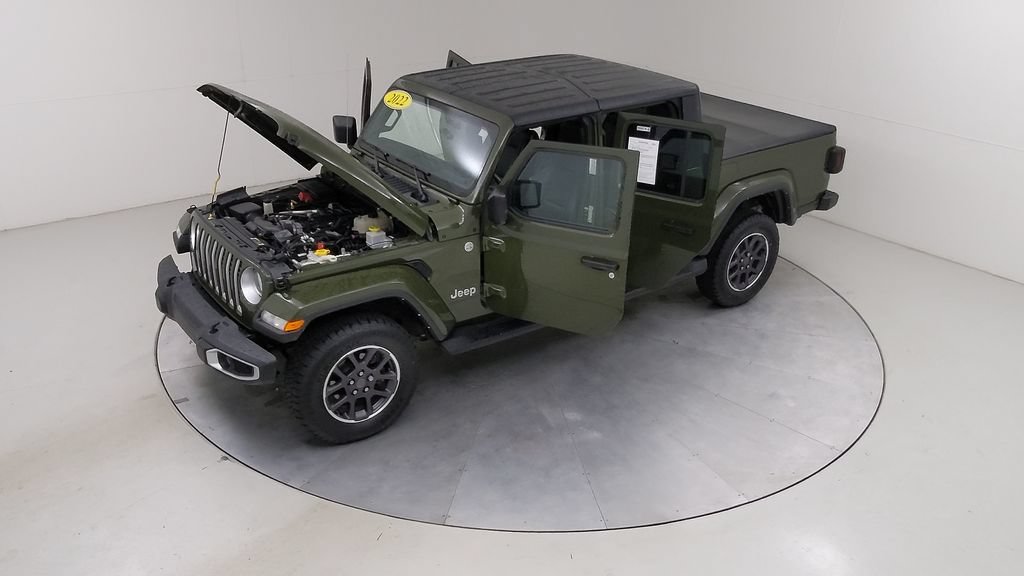 Used 2022 Jeep Gladiator Overland w/ Dual Top Group AWD/4WD image 55
