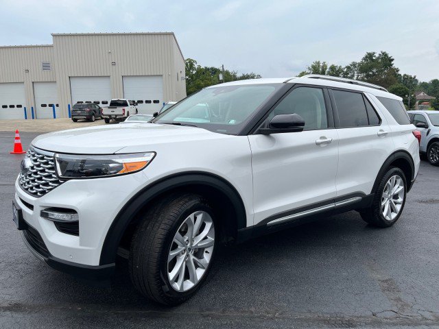 Certified 2024 Ford Explorer Platinum w/ Technology Package AWD/4WD image 9