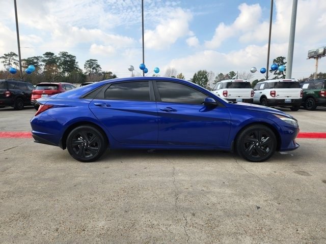 Used 2023 Hyundai Elantra SEL image 2