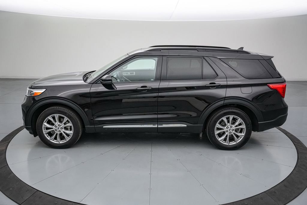 Certified 2024 Ford Explorer XLT w/ Equipment Group 202A AWD/4WD image 2