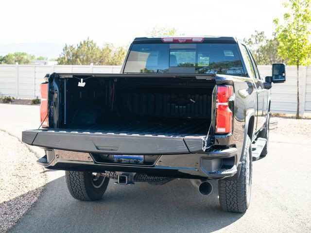 Used 2025 Chevrolet Silverado 2500 High Country w/ Technology Package AWD/4WD image 8