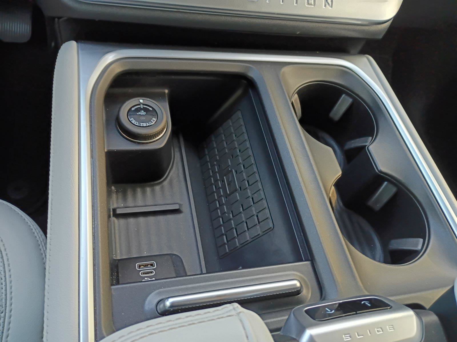 Certified 2025 Ford Expedition Platinum w/ Driver's Package AWD/4WD image 12