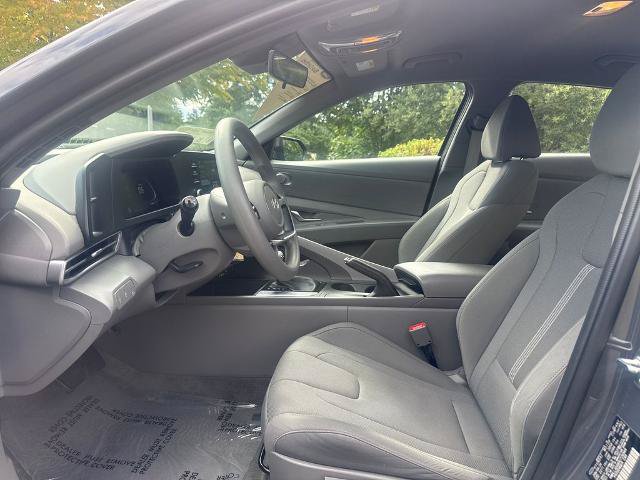 Used 2024 Hyundai Elantra SE FWD image 5