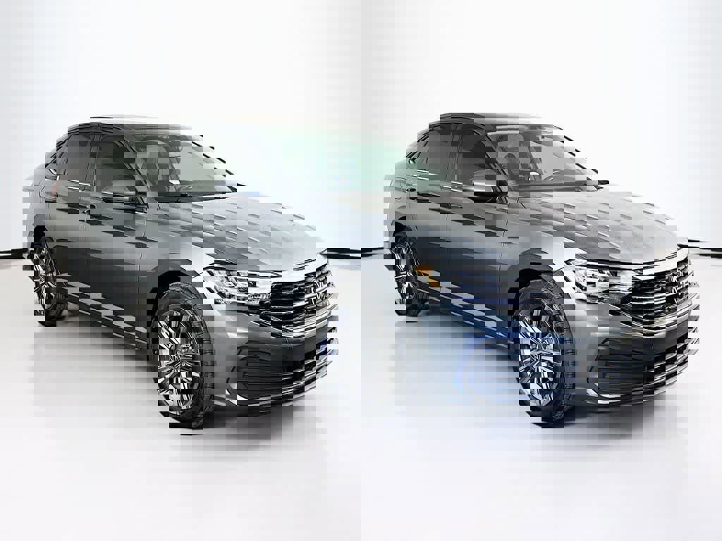 Used 2024 Volkswagen Jetta SE FWD image 7