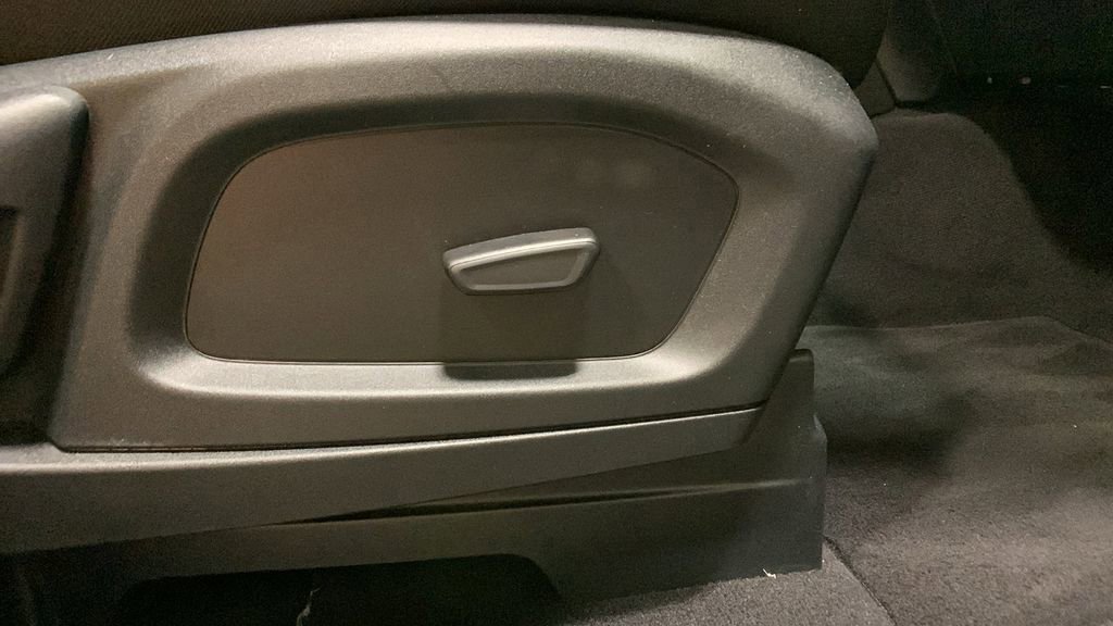 Certified 2023 Ford Explorer XLT w/ Class IV Trailer Tow Package image 15