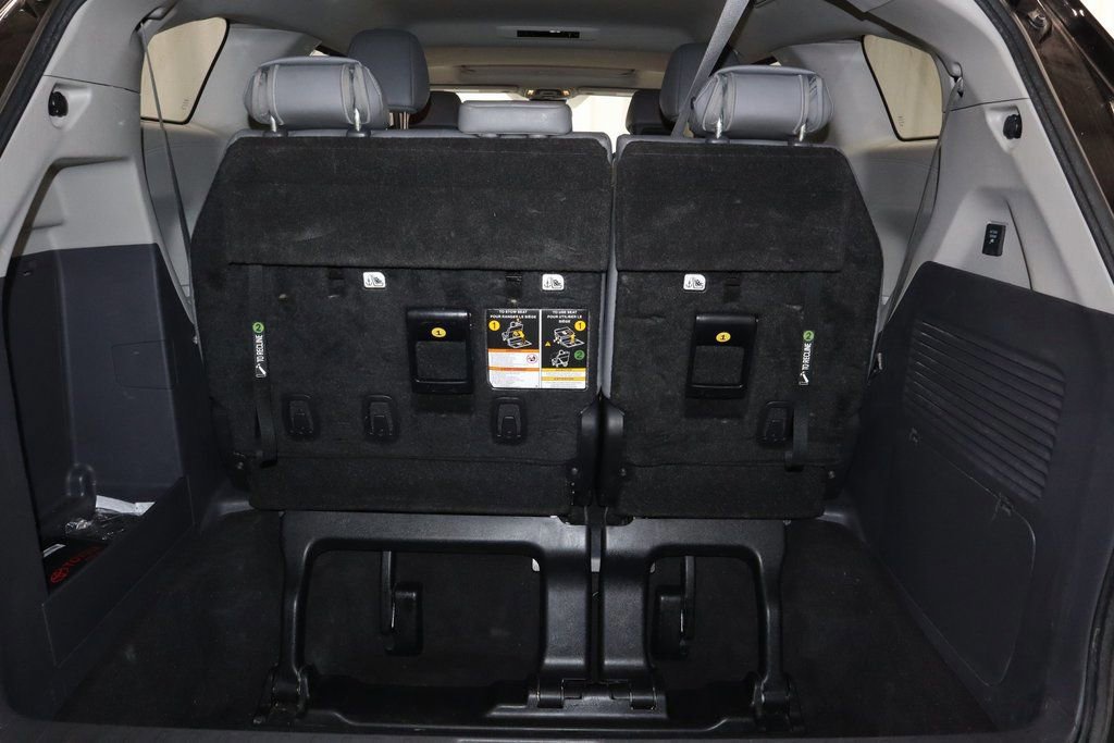 Used 2022 Toyota Sienna XLE w/ XLE Plus Package image 18