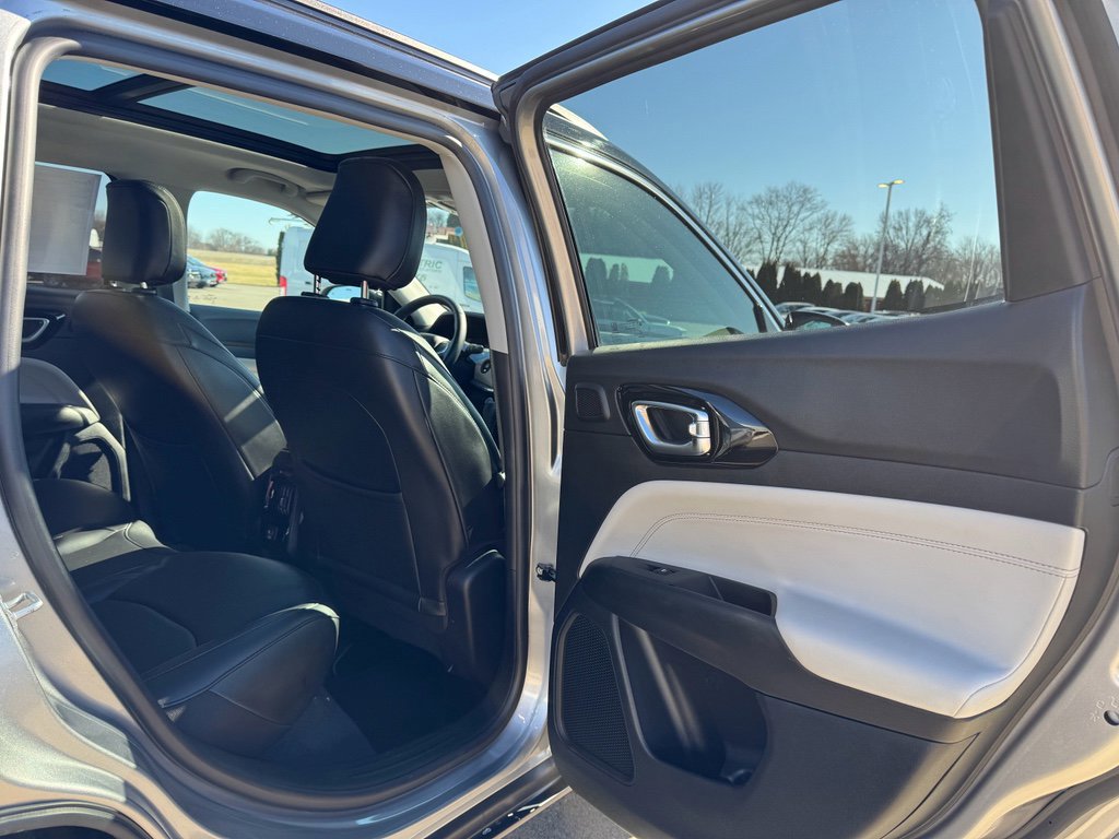 Used 2022 Jeep Compass Limited w/ Sun and Sound Group image 17