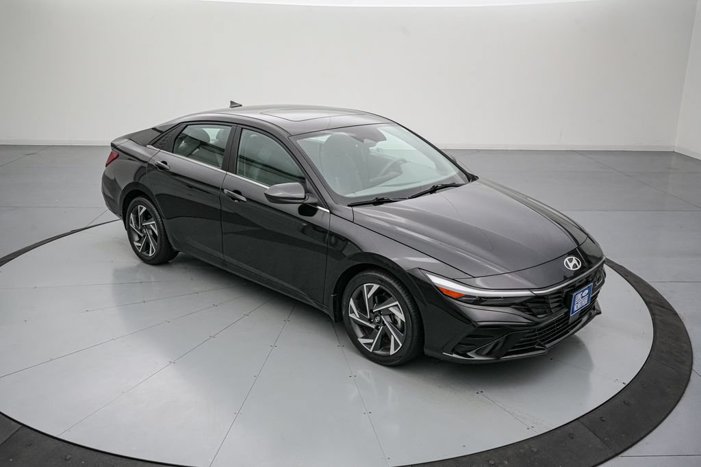 Used 2025 Hyundai Elantra SEL FWD video 2