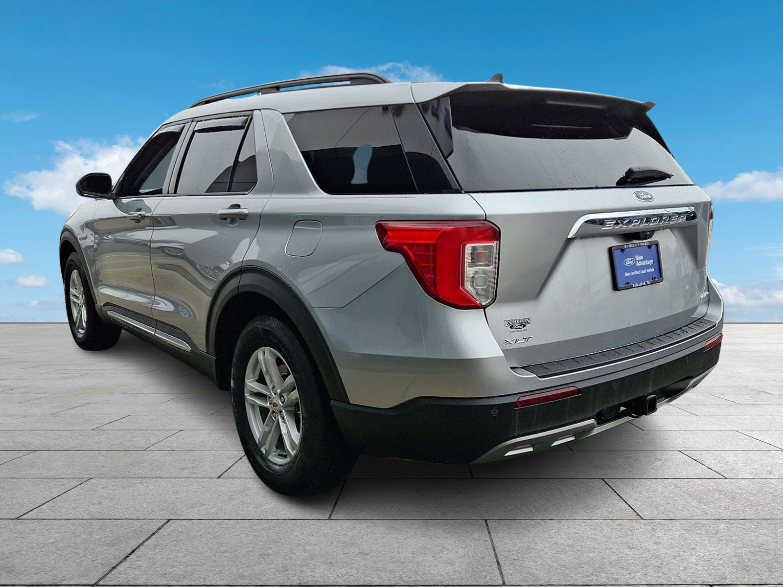 Certified 2021 Ford Explorer XLT w/ Equipment Group 202A image 2