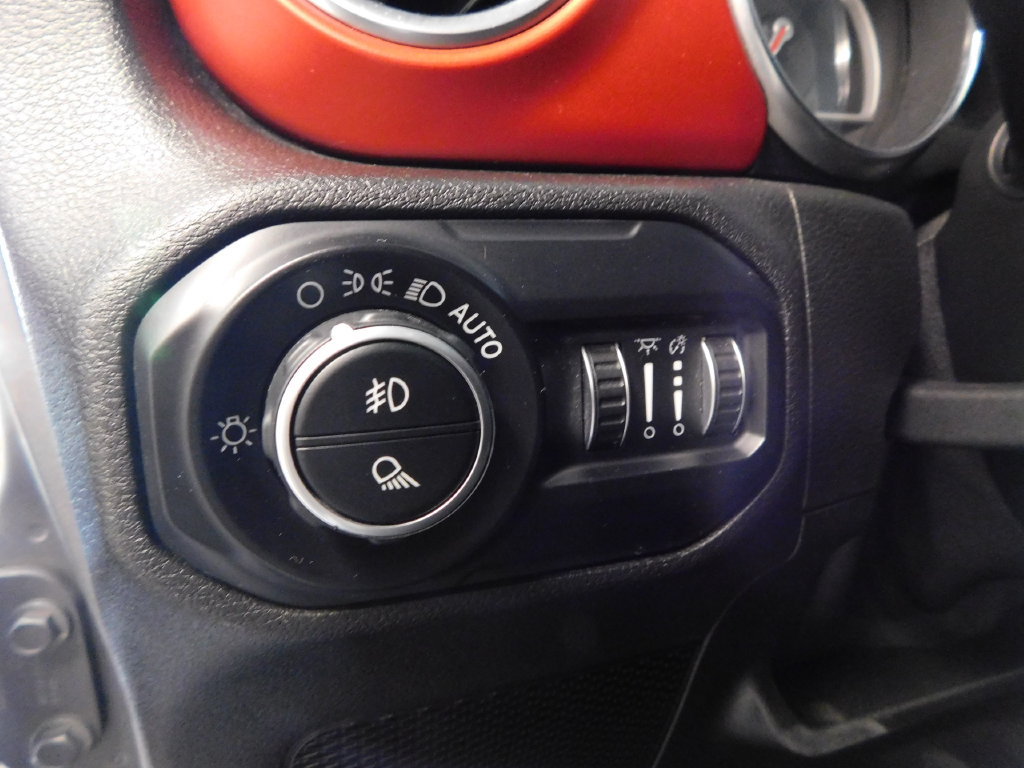 Used 2020 Jeep Gladiator Rubicon w/ Uconnect 4C Nav & Sound Group AWD/4WD image 17