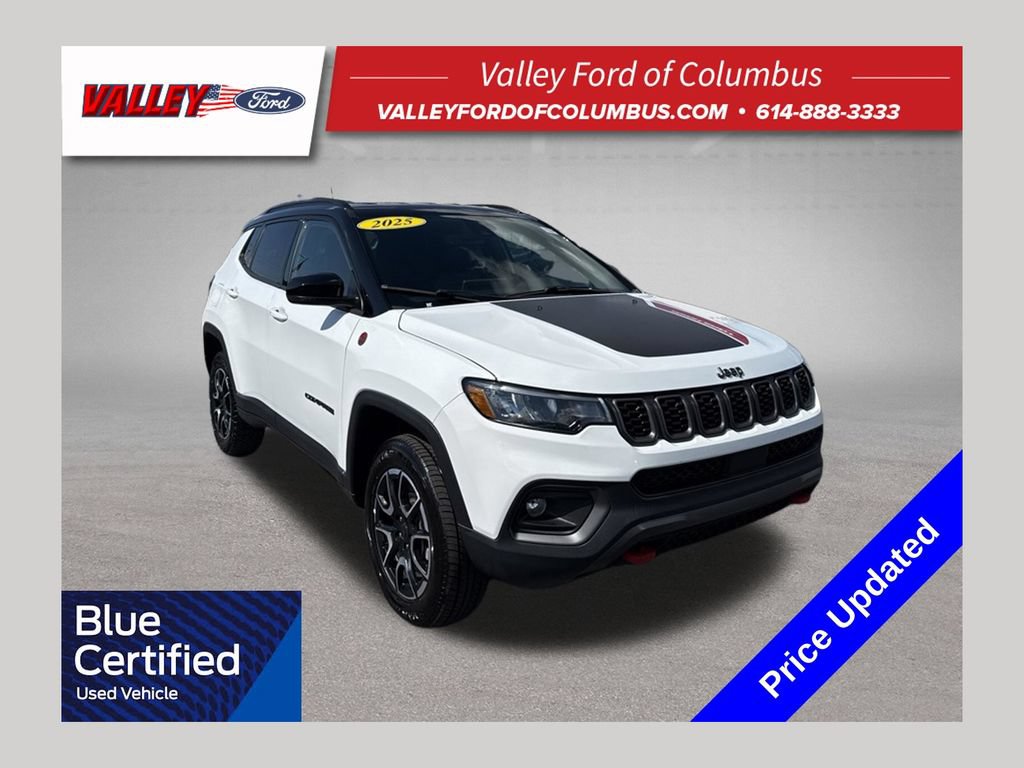 Used 2025 Jeep Compass Trailhawk AWD/4WD image 1
