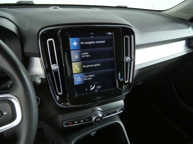 Used 2021 Volvo XC40 T4 Momentum FWD image 17