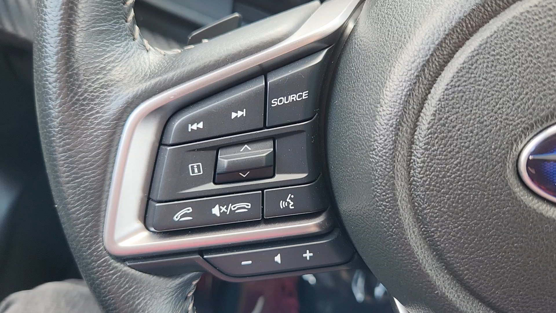 Used 2025 Subaru Ascent Premium AWD/4WD image 12