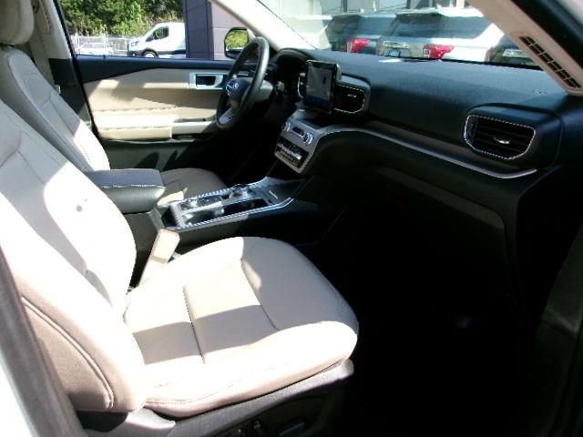 Certified 2023 Ford Explorer XLT w/ Equipment Group 202A AWD/4WD image 3