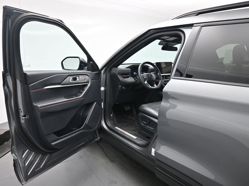Certified 2025 Ford Explorer ST-Line w/ ST-Line Street Pack AWD/4WD image 9