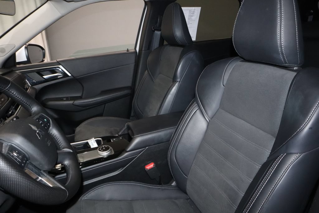 Used 2025 Mitsubishi Outlander SE FWD image 26
