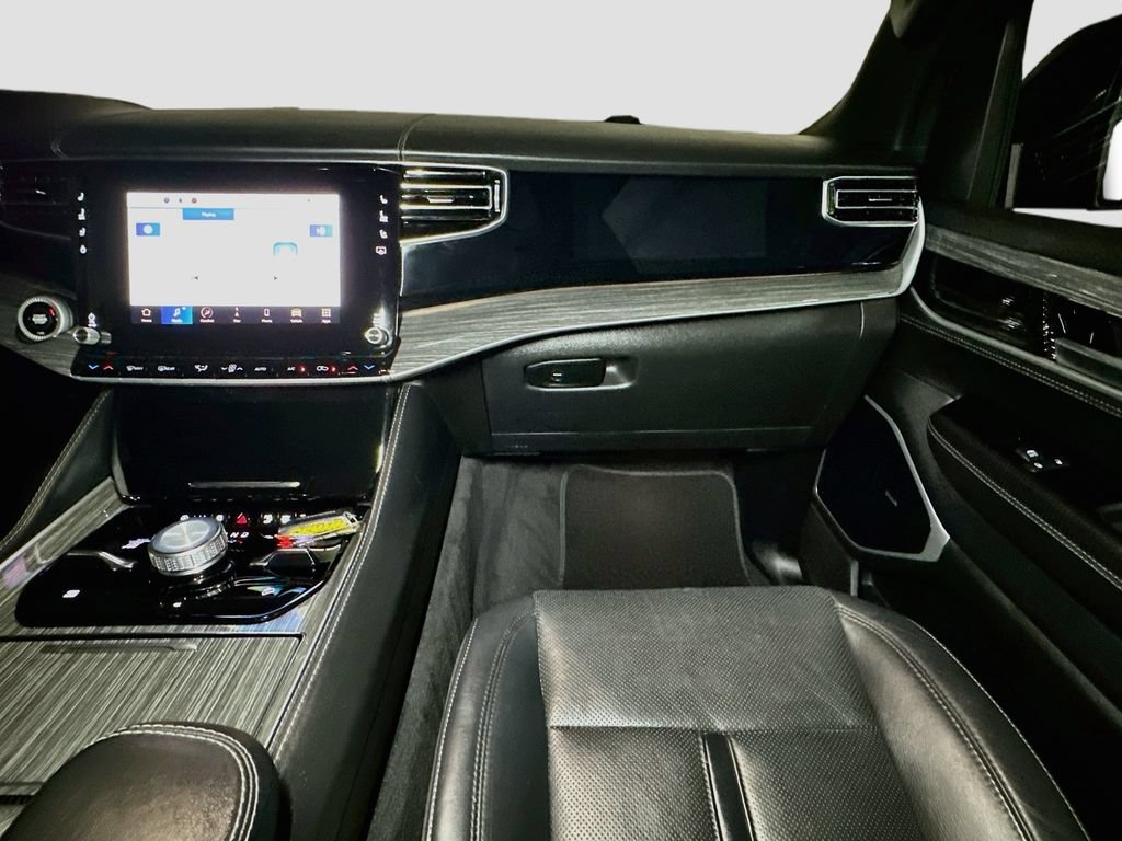 Used 2022 Jeep Wagoneer Series III w/ Premium Group I AWD/4WD image 34