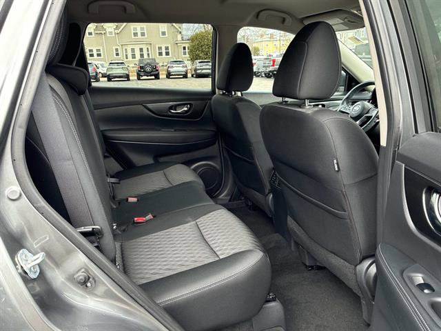 Used 2017 Nissan Rogue SV w/ SV Premium Package image 10