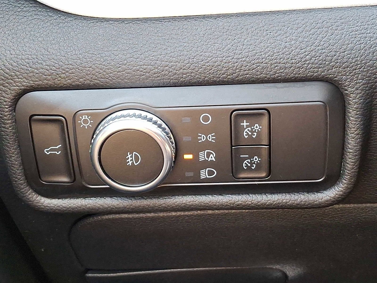 Certified 2022 Ford Explorer XLT w/ Equipment Group 202A image 26