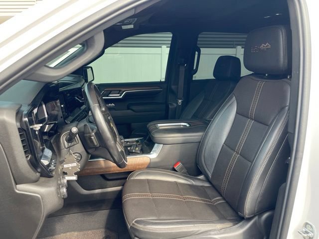 Used 2022 Chevrolet Silverado 1500 High Country w/ Technology Package AWD/4WD image 16