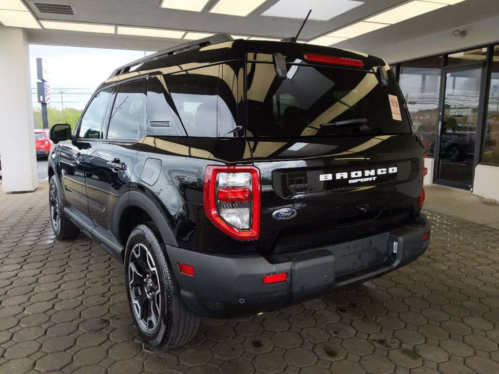 Certified 2025 Ford Bronco Sport Outer Banks w/ Outer Banks Tech Package+ AWD/4WD image 8