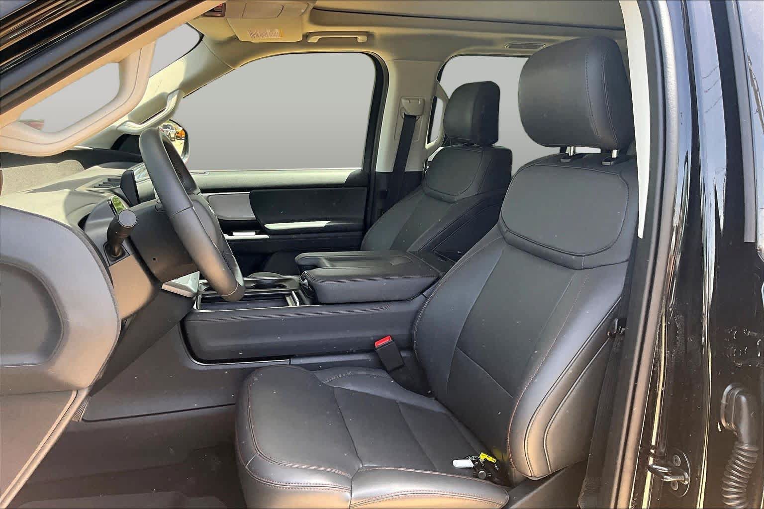 Certified 2025 Ford Expedition Active AWD/4WD image 10