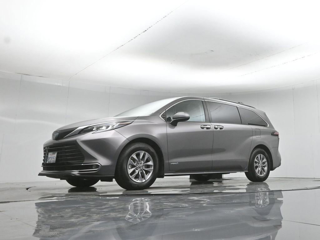 Used 2021 Toyota Sienna XLE FWD image 49