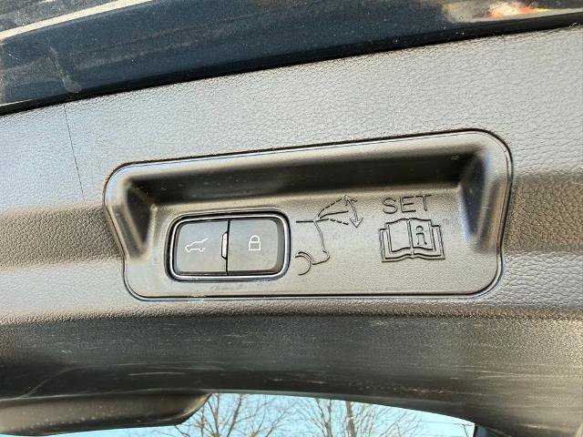 Certified 2022 Ford Explorer XLT w/ Equipment Group 202A image 30