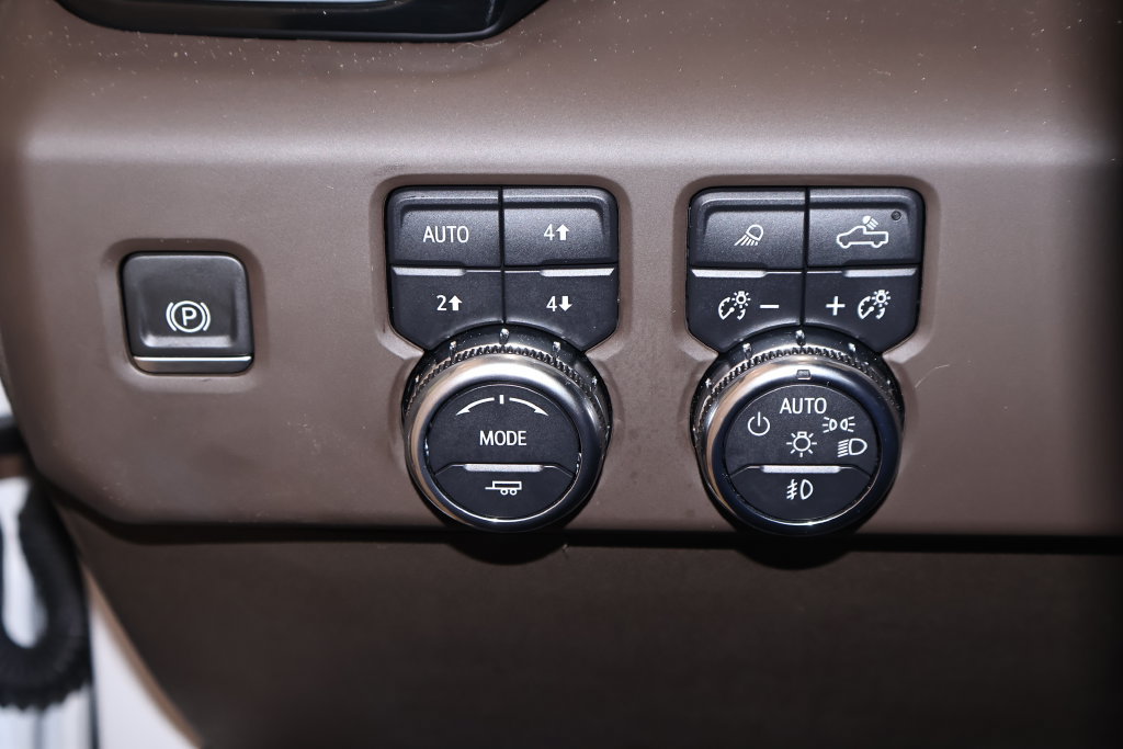 Used 2024 GMC Sierra 3500 Denali w/ Denali Reserve Package AWD/4WD image 28