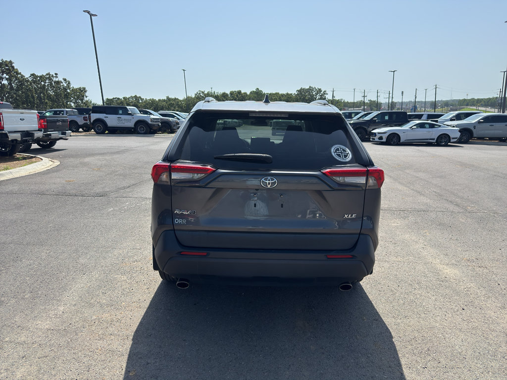 Used 2022 Toyota RAV4 XLE w/ Convenience Package FWD image 6