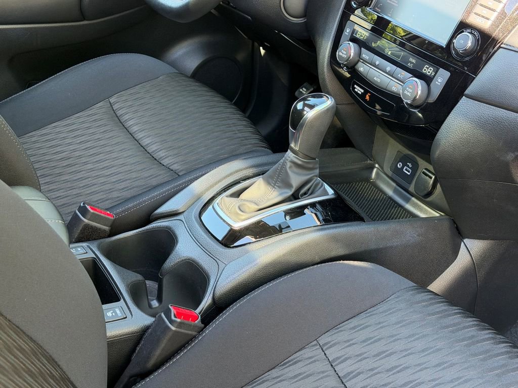 Used 2018 Nissan Rogue SV w/ Premium Package AWD/4WD image 12