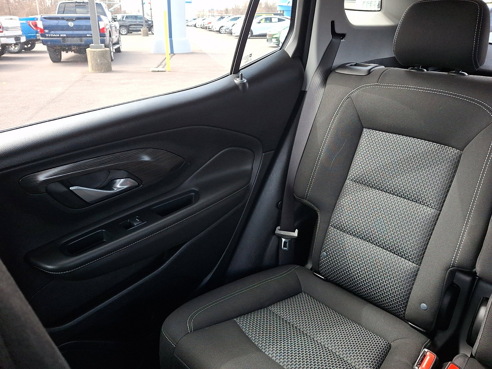 Used 2023 GMC Terrain SLE w/ Driver Convenience Package image 18