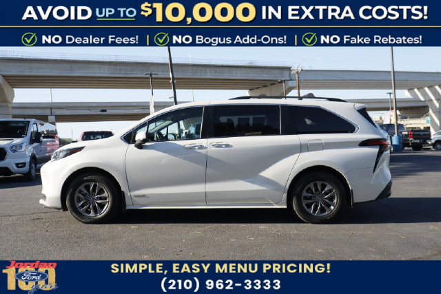 Used 2021 Toyota Sienna XLE FWD image 4