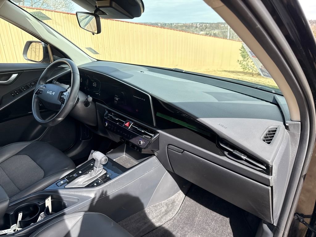 Used 2023 Kia Niro EX image 29