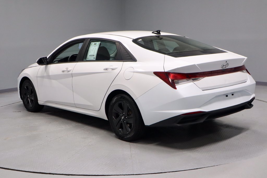 Used 2022 Hyundai Elantra SEL FWD image 7