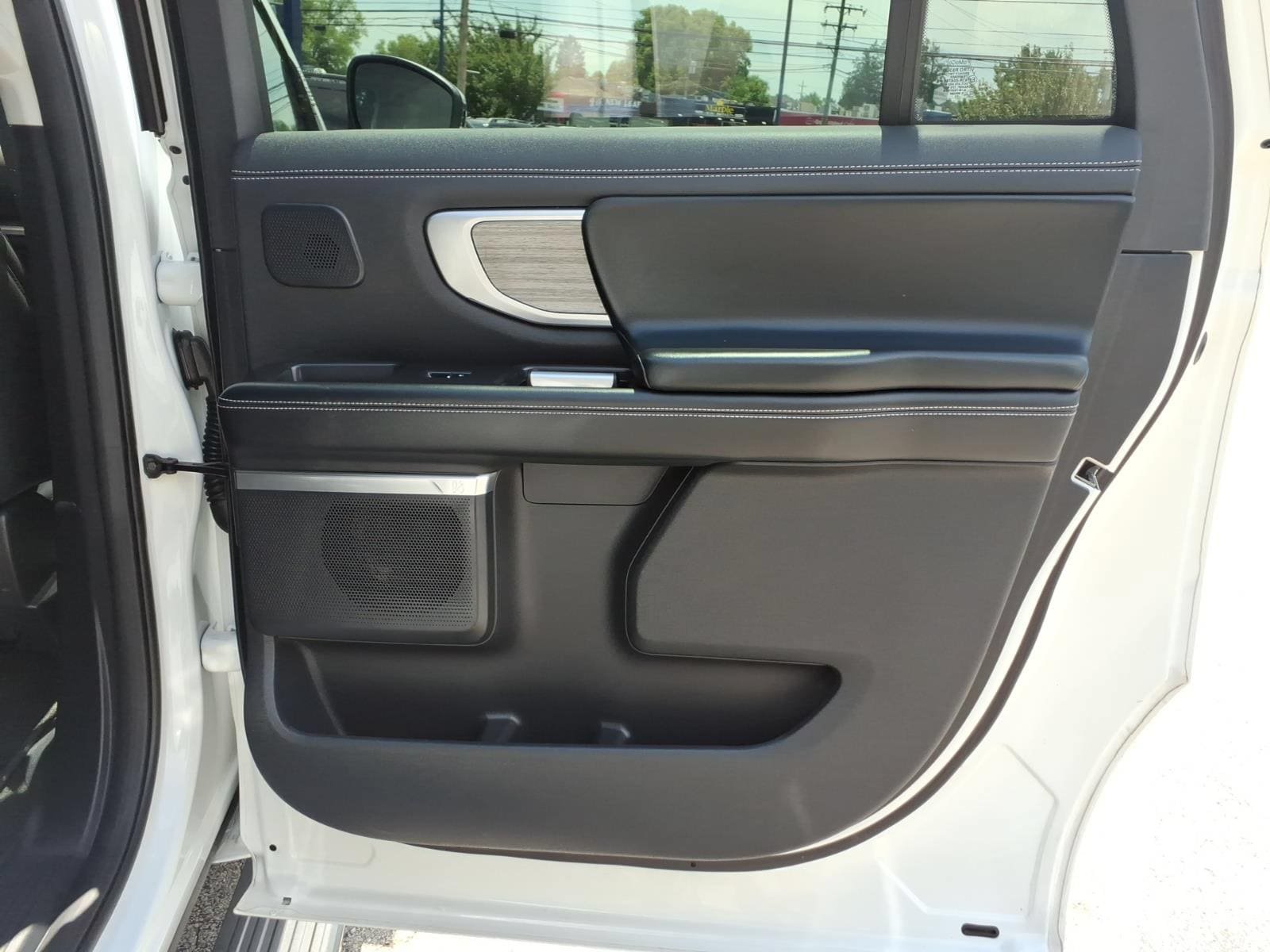 Certified 2025 Ford Expedition Max Platinum AWD/4WD image 32
