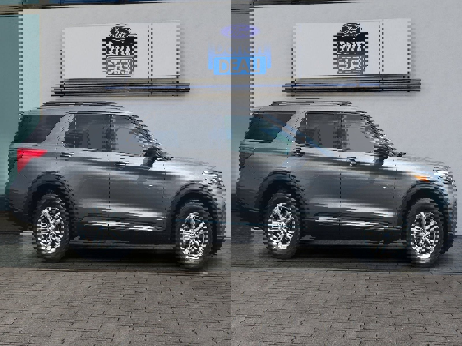 Certified 2022 Ford Explorer XLT w/ Equipment Group 202A image 6